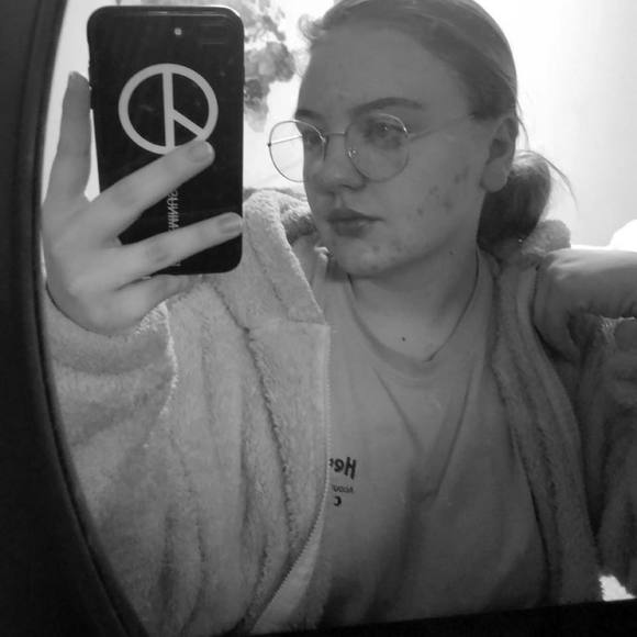 Meet your Posher, Danielle - Picture 1 of 1